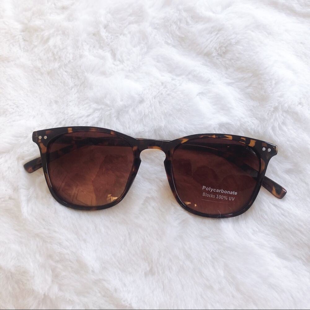 Jessica Brown Classic Aviators Oval Sunglasses - Picture 2 of 10